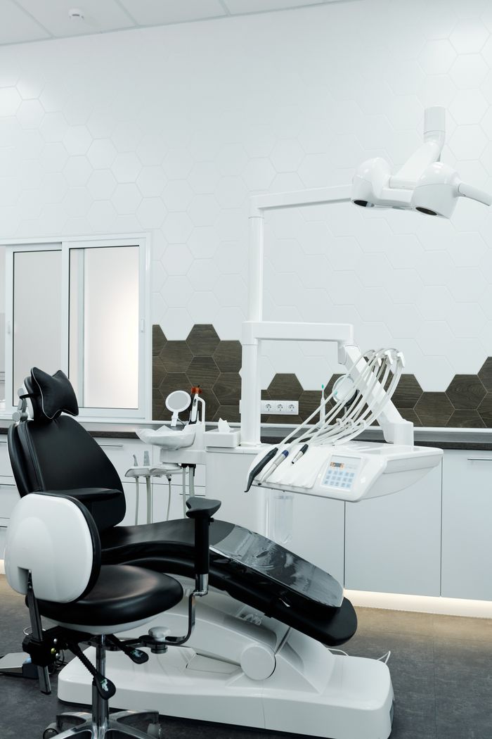 about-01 Contemporary dental clinic interior featuring advanced dental chair and equipment.